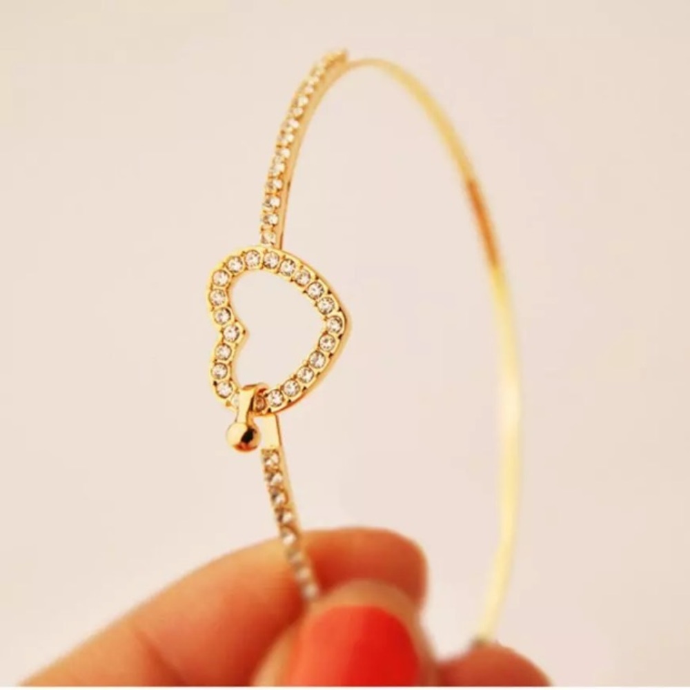 💙💎💲FIRM🛍➕BUNDLE➕🛍4 DISCOUNT! PAVE HEART CUFF! - Picture 5 of 8
